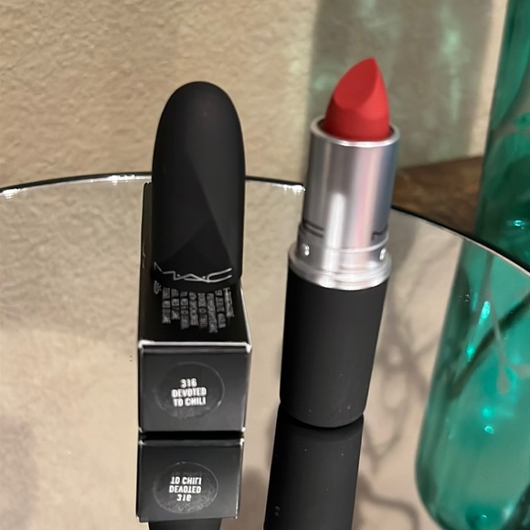 MAC cosmetics Powder Kiss Lipstick in #916 Devoted to Chili, NEW! - Picture 6 of 8